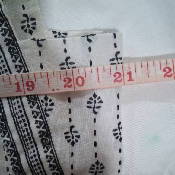 LOFT Wome's White and Black Sleeveless Blouse Size M - Picture 7 of 8